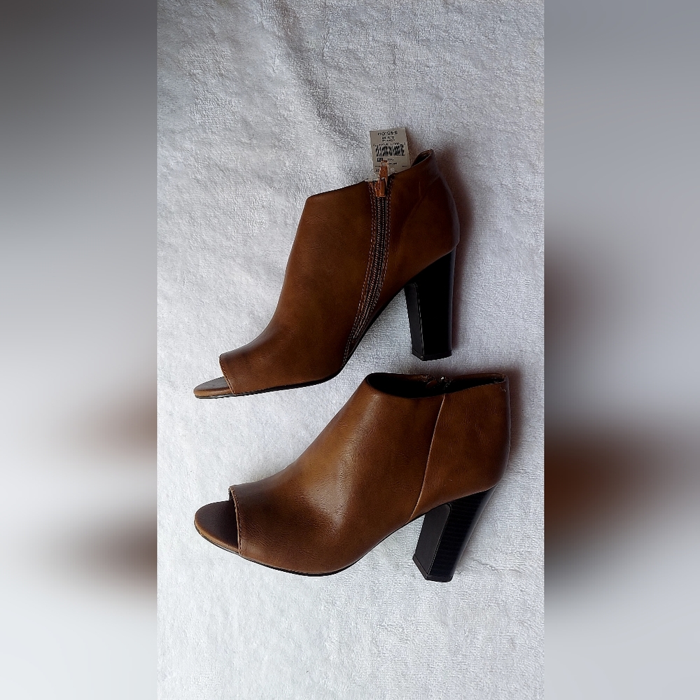 NWT Massini Natalie Open Toe Carmel Colored Booties Size 8 1/2